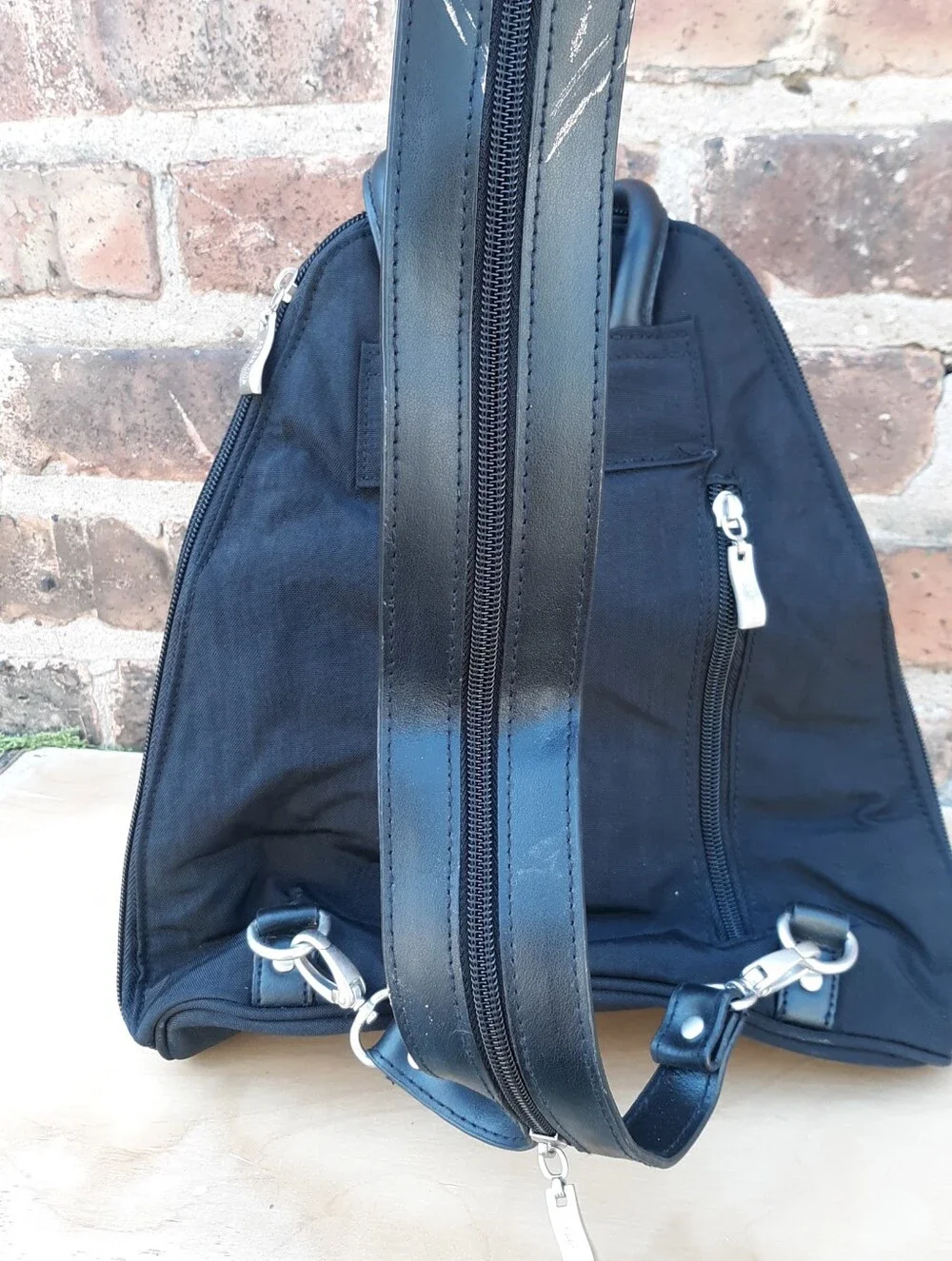 Baggallini Triangle Mini Backpack Black